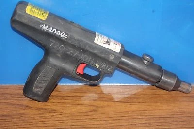 Clavadora accionada eléctrica Foto 1 de 4