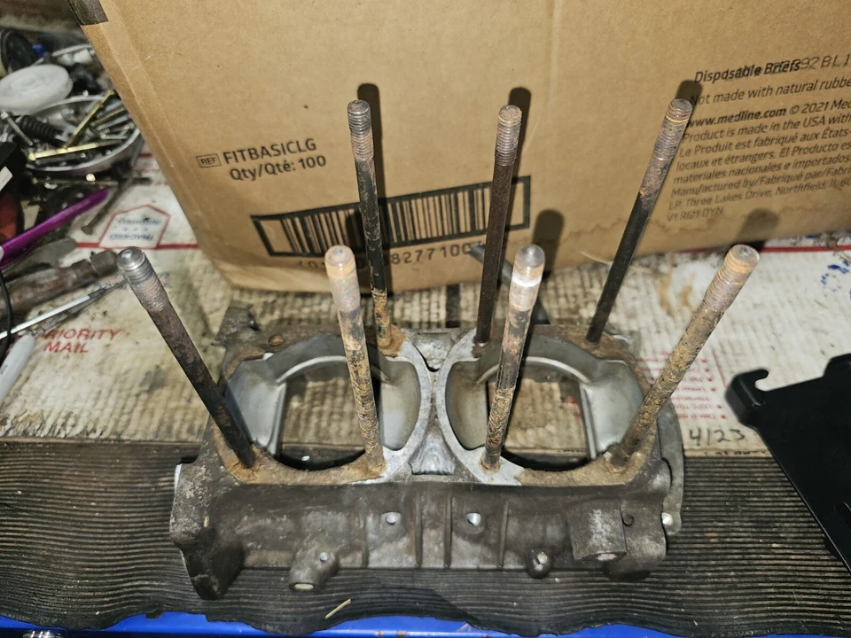 89 1988 91 SKI-DOO Safari Scout 377 Citation crankcase crank cases lower upper - Image 1 of 4