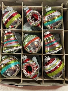 Radko Shiny Brite Weihnachtsschmuck 9er Set Glocken Einzüge Kugeln 2023 MAX7943 - Bild 1 von 8