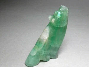 ZUNI FETISH F-3768 GREEN FLUORITE WOLF BY BERNARD LAIWAKETE - Picture 1 of 6