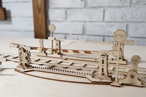 UGEARS - Mechanical Wooden 3D Puzzle "Railway Crossing & Tracks" - Picture 1 of 4