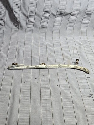 Capucha Studebaker Champions 1951 placa de identificación emblema logotipo adorno borde cromado Foto 1 de 4