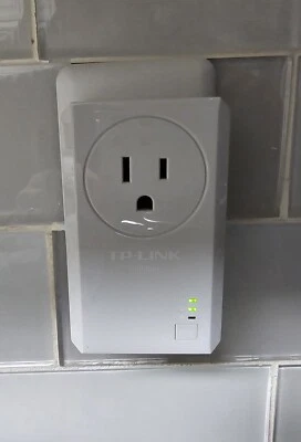 TP-Link AV500 2-Port Passthrough Powerline Adapter - TL-PA4020P - Image 1 of 4