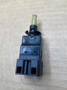 Interruptor de luz de freno original Mercedes W215 W220 R230 CL500 S430 SL500 0015452109 - Imagen 1 de 4