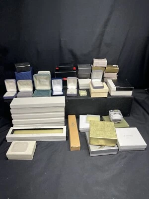 Lote Grupo De (42) Anillos, Collar, Pendientes Joyero’s Boxes Varios Tamaños  Foto 1 de 4