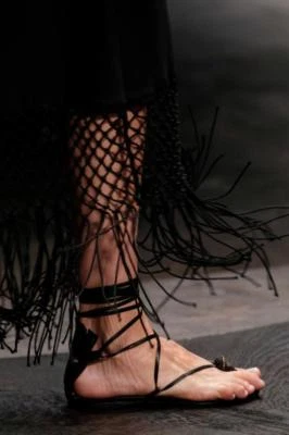 $1495 Valentino Tanga Tribu Gladiador Máscara Sandalias con cordones Pasarela Pisos 38.5 Foto 1 de 4