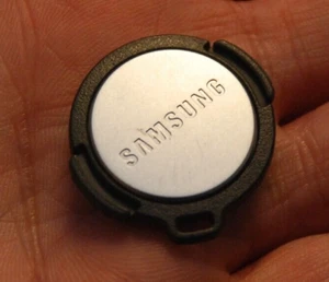 SAMSUNG 25MM LENS CAP GENUINE CAMCORDER PINCH SIDE VARIOUS VPD SERIES SILVER - Picture 1 of 2