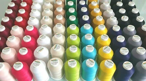 Madeira Aeroflock Bauschgarn Overlock  1000m🧵0,398 € / 100m freie Farbwahl NEU - Bild 1 von 19