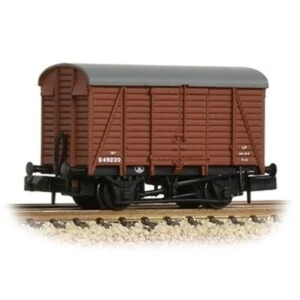 Graham Farish 377-429 SR 12t Ventilated Van Even Planked BR Bauxite Early New - Foto 1 di 1