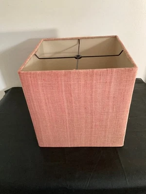 Pantalla Tela Cuadrada (¿Seda?) Rosa Suave 11" H x 11" W Foto 1 de 2