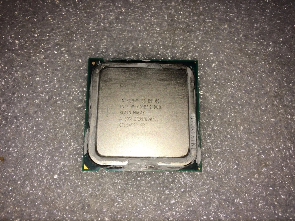 Processore Intel Core 2 Duo E4400 SLA98 2.00GHz 800MHz FSB 2MB L2 Socket LGA775 - Immagine 1 di 1