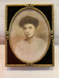 Antike Opalotypie getöntes Portrait einer Frau mit Lavalier auf Milchglas gerahmt - Bild 1 von 11