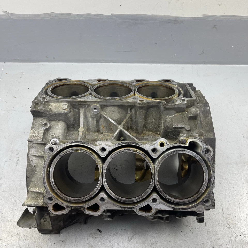 Genuino Infiniti G37 Nissan 370z 2009-2015 bloque de motor desnudo VQ37VHR Foto 1 de 4
