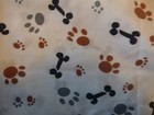 Dog Paw imprimés sur tissu coton blanc design une taie d'oreiller standard artisanale