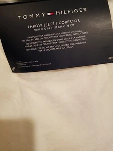 Nuevo Tommy Hilfiger 50 X 70 Desecho Blanco Lanzamiento de Peluche - Imagen 1 de 3