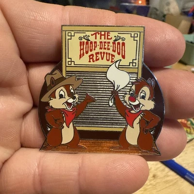 Prendedor de Walt Disney World 2015 Chip and Dale Hoop Dee Doo Revue Fort Wilderness Foto 1 de 4