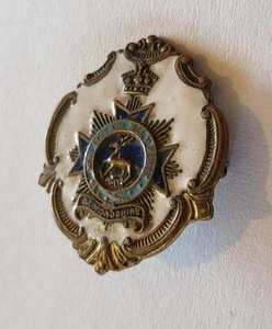 Broche de regimiento vintage/antiguo de la Primera Guerra Mundial dorado y esmaltado Bedfordshire Beds sweetheart - Imagen 1 de 4