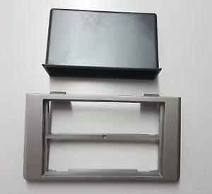 IVECO DAILY 2007-2014-CORNICE AUTORADIO 2ISO/2DIN-H 113mm-COLORE GRIGIO - Foto 1 di 3