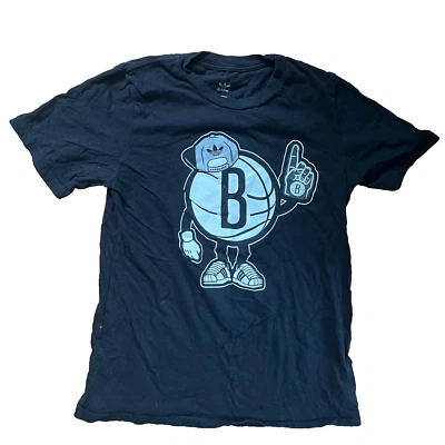 Adidas Youth Brooklyn Nets Graphic Print Logo Boy's T-Shirt Size Large Snapback - Image 1 of 2