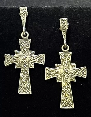 BONITO PAR DE PENDIENTES CRUCIFIJO CRUZ MARCASITA Y PLATA 925 JOYAS  Foto 1 de 4