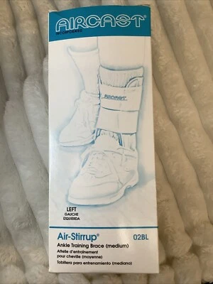Braçadeira de treinamento de tornozelo Aircast suporte estribo de ar fundido médio esquerdo 02BL M ajuste - Imagem 1 de 4