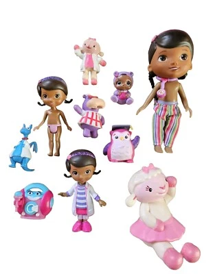 (10) Лот товаров с мини-фигурками кукол Disney Doc McStuffins, Lambie, Nurse, Hallie, Stuffy  - Изображение 1 из 4