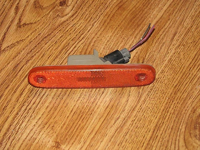 91-94 NISSAN NX, SENTRA FRONT SIDE MARKER LIGHT LH OEM DRIVER - Image 1 of 2