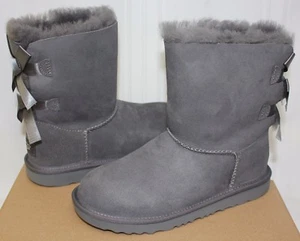 UGG Kids Bailey Bow II 2 grau Wildleder Stiefel 1017394K NEU mit Karton - Bild 1 von 5