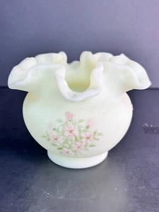 Fenton Custard Ruffle Vase - HP Pink Blossoms (Glows) ca 1970 - Picture 1 of 10