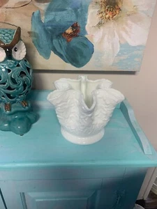 Westmoreland Bramble Milk Glass Raised Maple Leaf Crimped Pinched Edge Rose Bowl - Picture 1 of 7