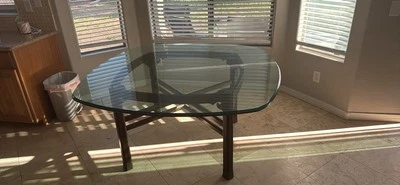 Mesa de comedor Mid-century estilo Ming de madera de caoba y vidrio de Henredon Foto 1 de 4