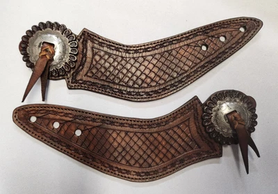 Correas de espolón personalizadas hechas a mano conchos de ley Foto 1 de 3