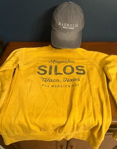 Magnolia Silos Waco Texas Sweatshirt senf 25" x 18" + grau Magnolie Mütze - Bild 1 von 12
