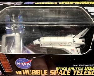 Dragon Wings Space Collection 1/400 Space Shuttle Discovery w/Hubble Telescope - Picture 1 of 6