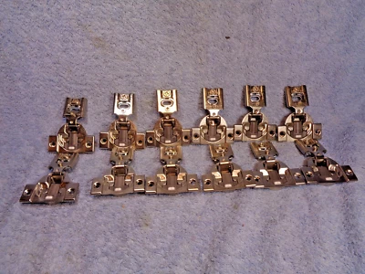 LOTE de 12 bisagras de gabinete BLUM Austria 38C355 B1.02 1/2" cierre suave LEER anuncio en tornillos Foto 1 de 4