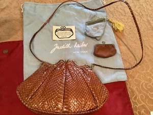 Bolso sin asas o bolso de mano de cuero pitón JUDITH LEIBER ~ Hecho en Italia - Imagen 1 de 13