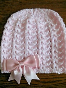 HAND KNITTED BABY PINK BEANIE HAT WITH PINK BOW SIZE 0-3 MONTHS (6) - Picture 1 of 2