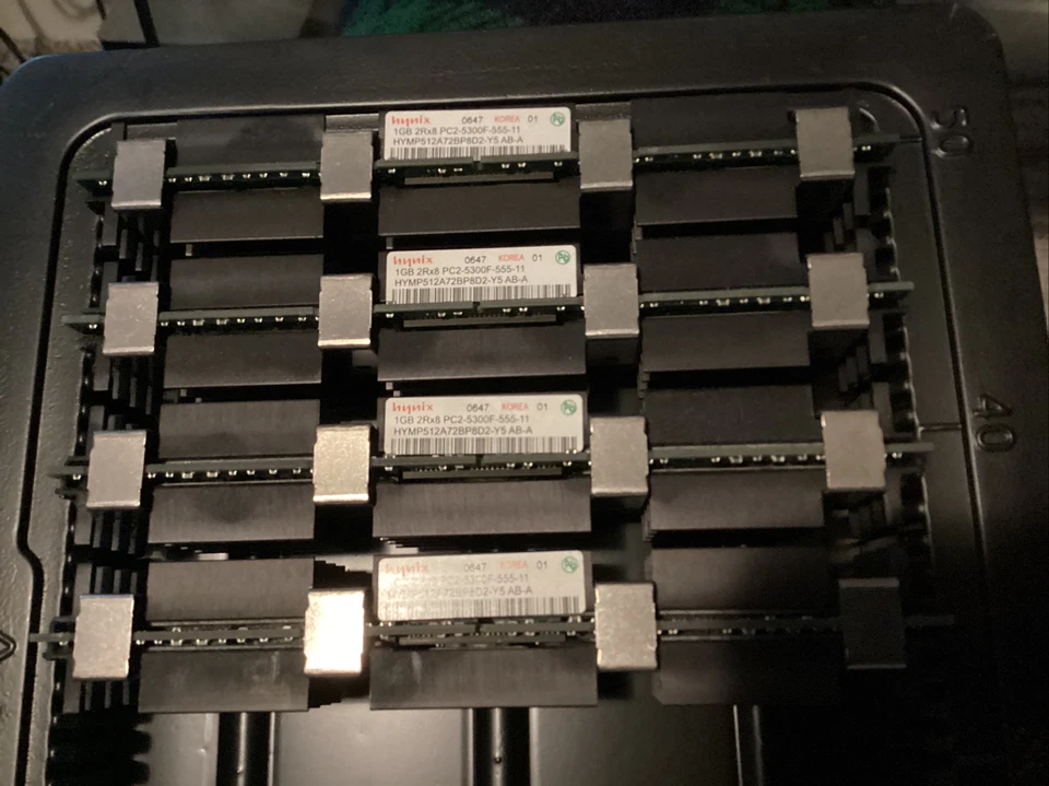 hynix 1gb 2rx8 pc2-5300u-555-11 Mac Pro 1.1 Memory 4gb Total - Image 1 of 1