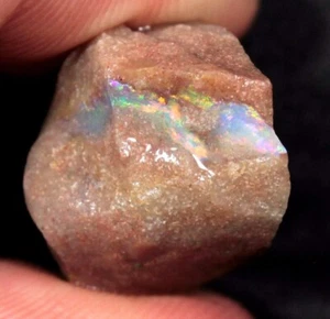 29.2 ct Precious Andamooka Crystal cutting rough from Australia - vibrant - Picture 1 of 8