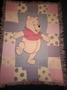 Manta tejida tapiz Winnie The Pooh de colección Disney flecos rosa púrpura - Imagen 1 de 8