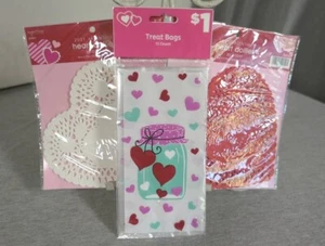 NEW Lot of 3 Hobby Lobby Valentine Heart Paper Dollies & Treat Bags Party Décor - Picture 1 of 12