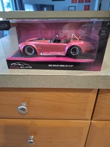 Coche fundido a presión Jada Toys 2024 rosa 1965 Shelby Cobra 427 escala S/C escala 1/24 - Imagen 1 de 6