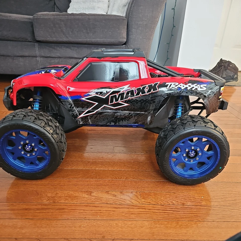 Traxxas X-Maxx 8S Hobbywing Max 5 g1 800kv neumáticos carrocería nuevos 2 pilas zeee nuevas. Foto 1 de 4