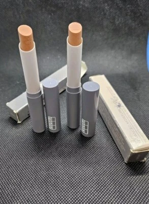 Corrector Avon Advanced Moisture Makeup Perfeccionador Stick PROFUNDO (LOTE DE 2) Foto 1 de 2