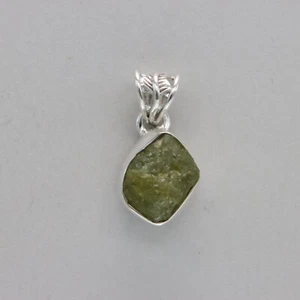 Colgante PERIDOTO Verde Piedras Preciosas Corte Natural y Áspero PLATA ESTERLINA 925 901-He - Imagen 1 de 9