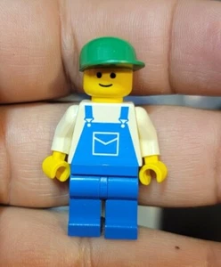 Lego Town Farmer Minifigur mit roten Overalls C16 - Bild 1 von 2