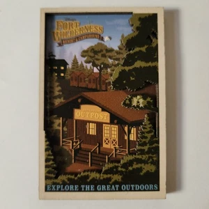 Disney Parks Fort Wilderness Resort & Campingplatz Außenposten Magnet Neu - Bild 1 von 2