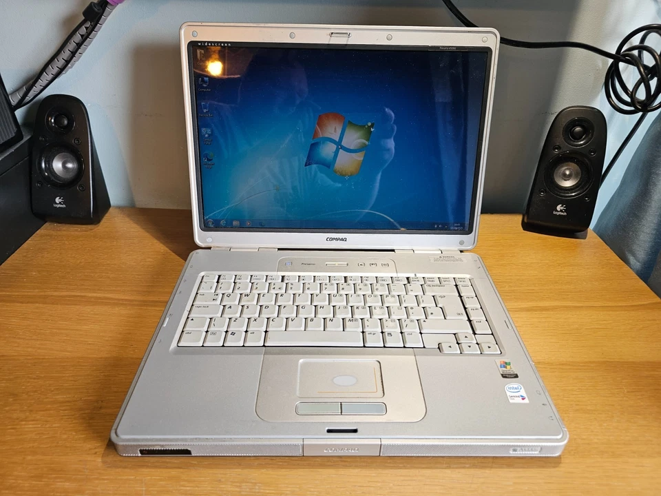 15" Compaq Presario V5155EA Core Duo 2GB Vintage Retro Legacy Windows 7 Laptop - Image 1 of 4