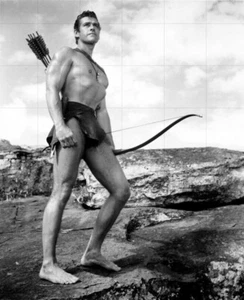 GORDON SCOTT als "Tarzan" - 10" x 8" s/w nackte Brust volle Länge Aufnahme 1950er - Bild 1 von 1