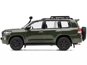 2015 Toyota Land Cruiser (200) Green with Roof Rack 1/64 Diecast Model Car by GC - Picture 1 of 3